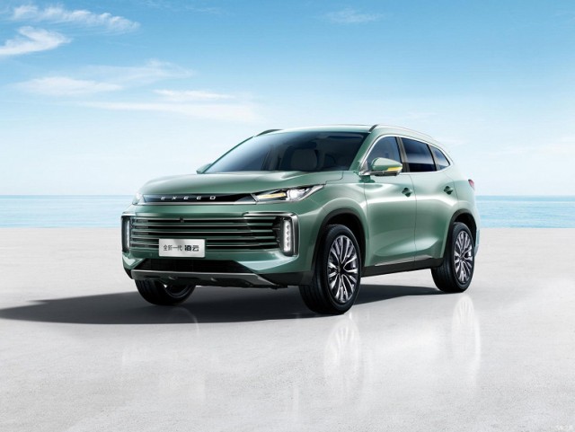 261 л.с., 8-ступенчатый «автомат» и пожизненная гарантия. Новый Exeed TXL