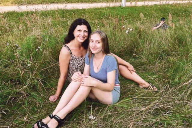 Девчата из 90-х и 00-х