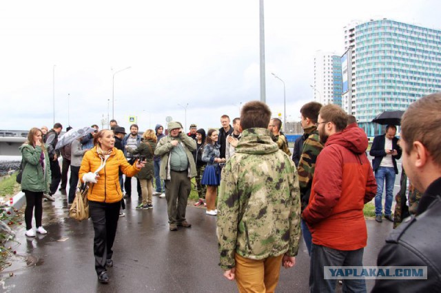 Акция в память Юрия Буданова у моста им. Ахмата Кадырова (4 фото)