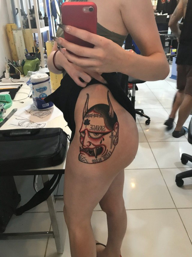 Давай я тебя ещё вот в этой позе сфоткаю