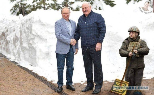 Белоруссия стягивает военную технику к границе с Украиной