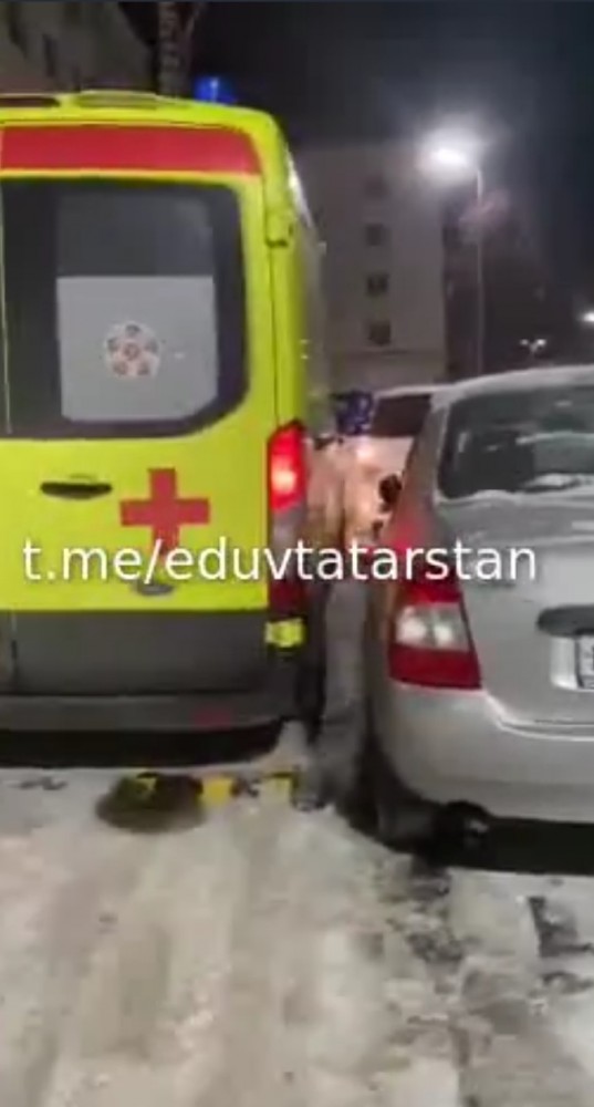 В Набережных Челнах мужчина отказался убрать автомобиль, мешавший проезду скорой помощи
