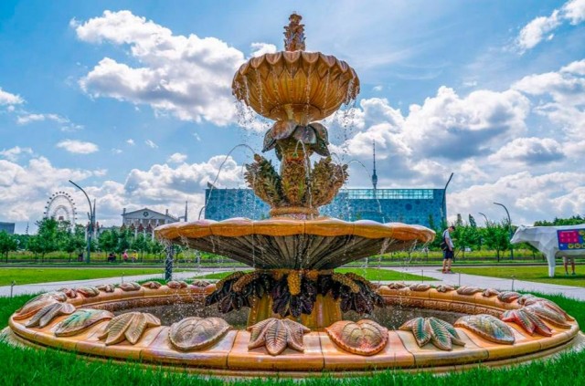 На ВДНХ у Мичуринского сада заработал фонтан, который стоял разрушенным больше 40 лет