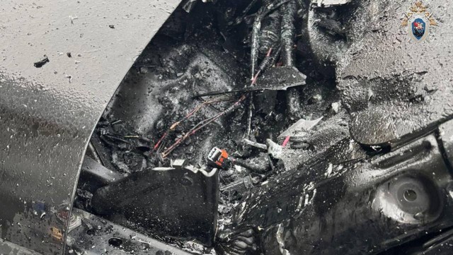 Самодельное взрывное устройство сдетонировало под автомобилем в Москве.