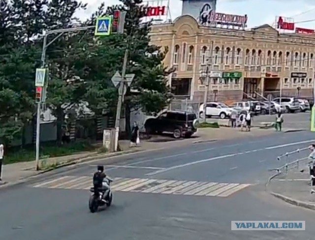 Принял на капот
