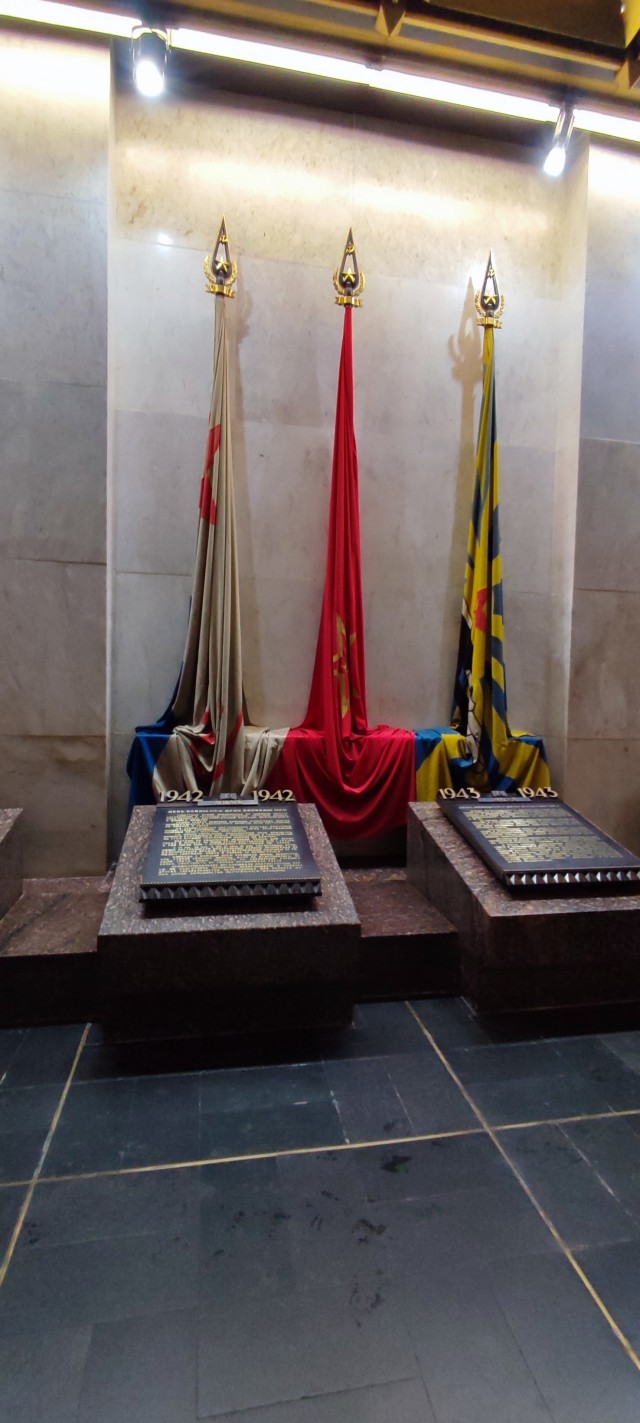 Подвигу твоему Ленинград