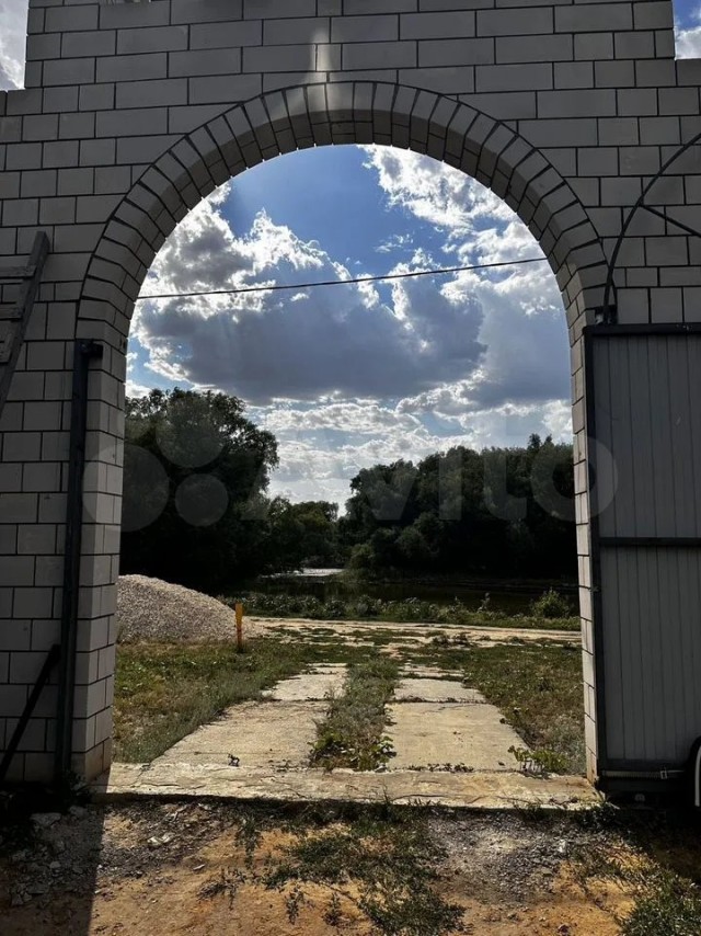 Под Волгоградом продают замок — личную крепость с башнями для лучников выставили за ₽40 млн.