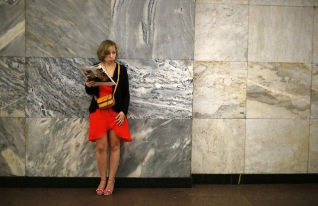 Иностранная туристка в Московском метро