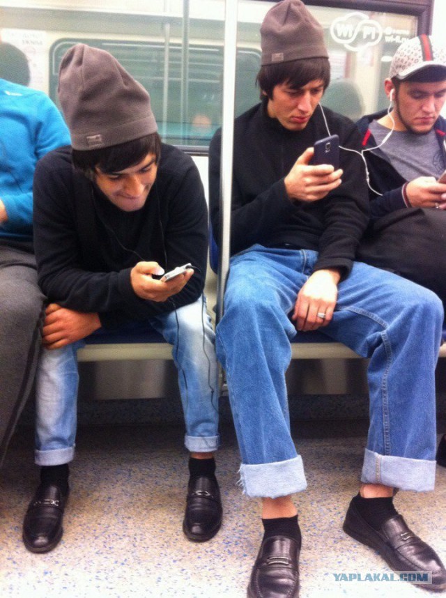 А вы знаете - в метро порой встречаются те еще модники!