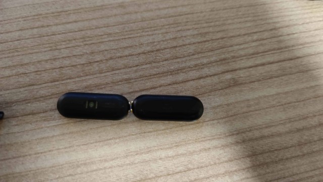 Отдам MI BAND 2 штука