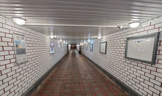 Подземный пешеходный переход здорового человека