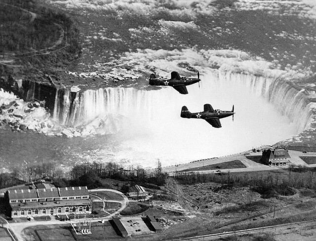 Р-39 Аэрокбра. Американская любимица сталинских соколов. История создания и основные модификации.