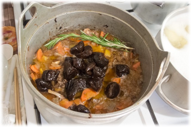 Кролик с черносливом