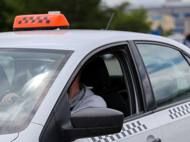 Задержан таксист, пристававший к пятилетнему сыну пассажирки