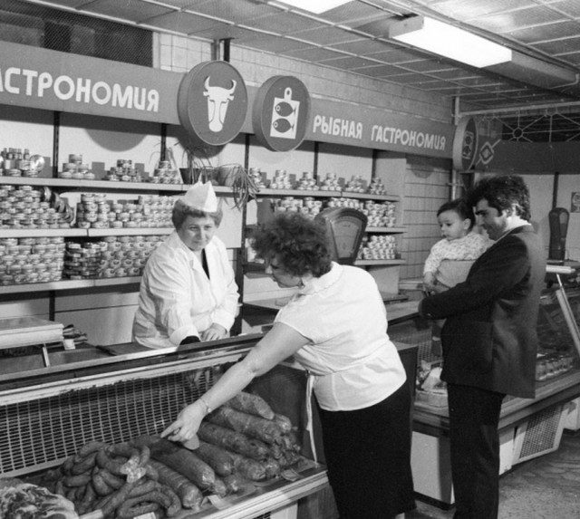 Сколько получали в СССР: переводим советские зарплаты на современные деньги