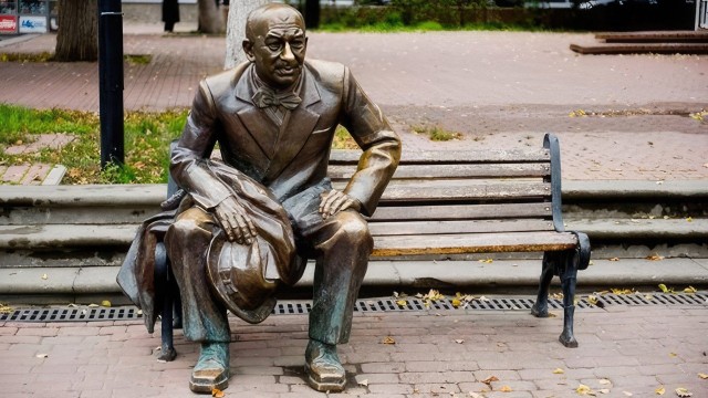 Сто лет назад родился Евгений Евстигнеев