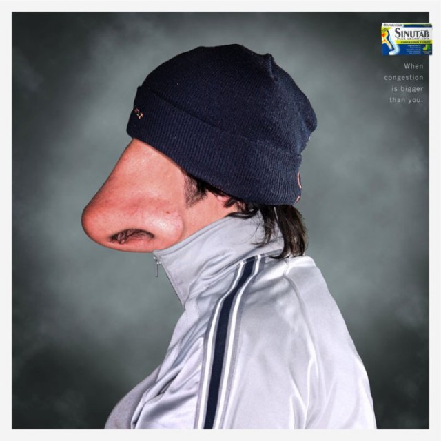 Голый мужик со шприцем в пенисе напал на автомобиль и откусил его пассажирке нос