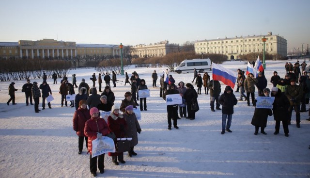 Исаакий взяли в кольцо, противники передачи РПЦ