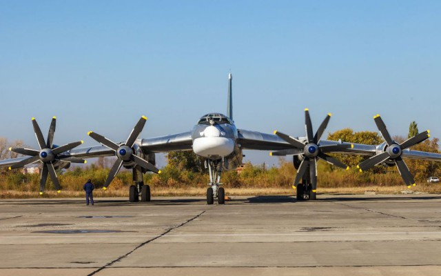 Что Ту-95 "Медведь" прячет за своим массивным "подбородком?"