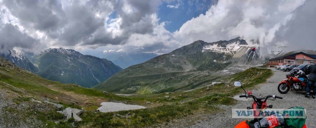 Дерзкий заезд на скутере 49cc через западные Альпы