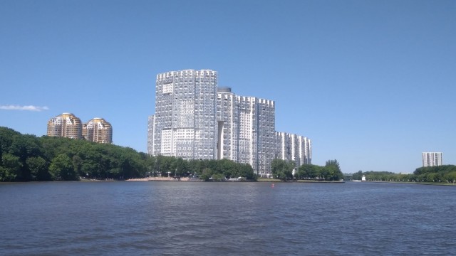 Живу в Химках