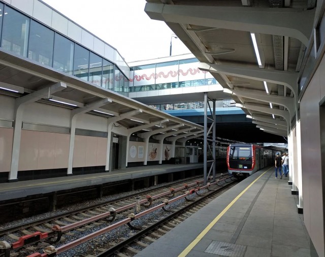 Если упал на рельсы метро
