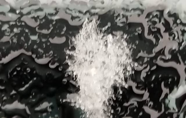 В Туапсе с неба летит странный пух.