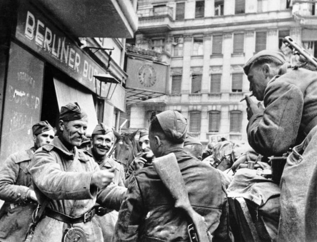 Великая Отечественная в фотографиях - Победа!