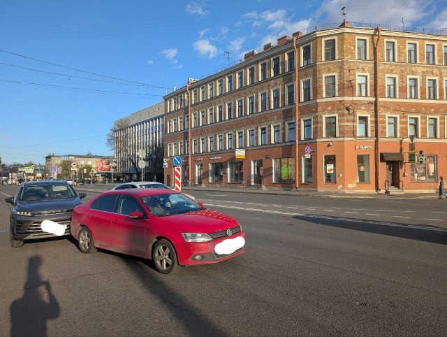 Дерзкий пацанчик на Эксиде вьехал в зад регу и качает права