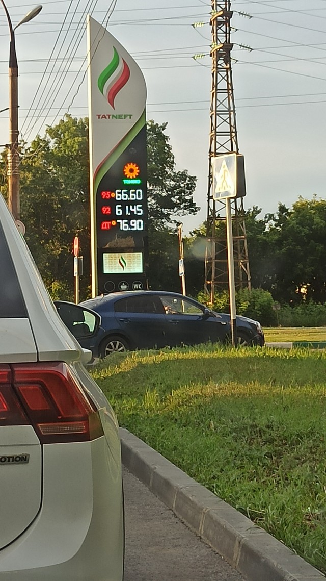 Новые ценники на бензин подвезли