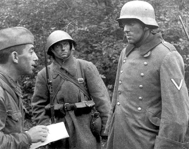 Немцы и русские в плену.