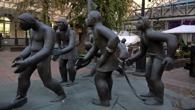 Мэр Москвы решил под шумок избавиться от "горгульи"...