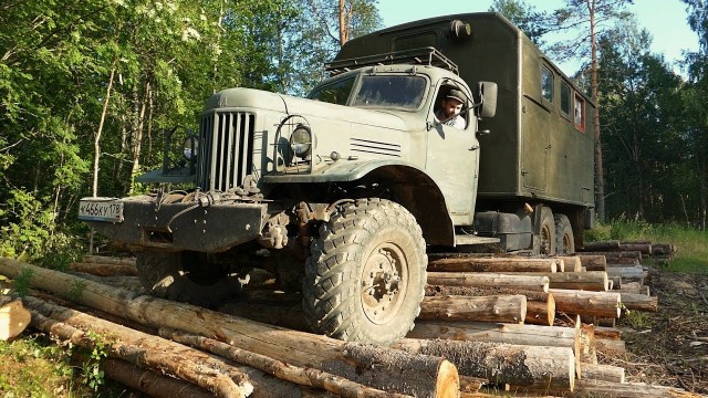 Стукнул очень дерзкую чику на "Ниве" в зад