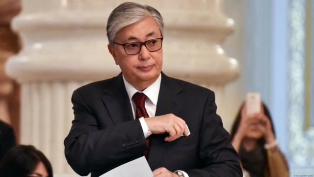 Чиновникам Казахстана заморозили зарплаты на 5 лет. Мораторий объявлен.