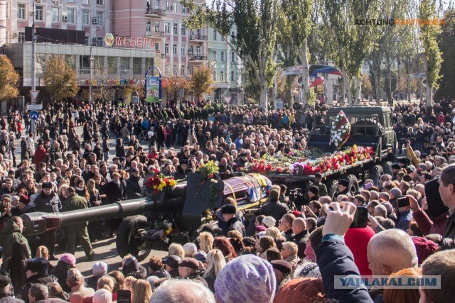 Владимир Путин посмертно наградил Арсена Павлова, известного как Моторола, орденом Мужества