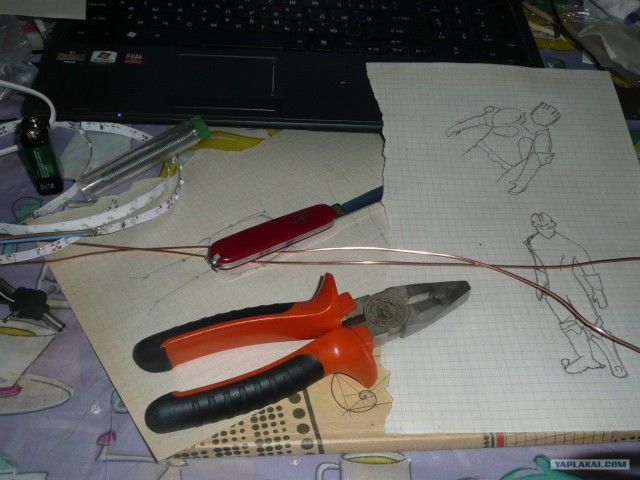 Айзек Кларк.