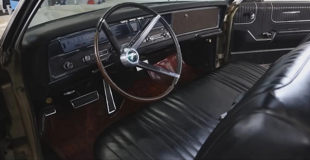 Старый Pontiac помыли впервые за 40 лет