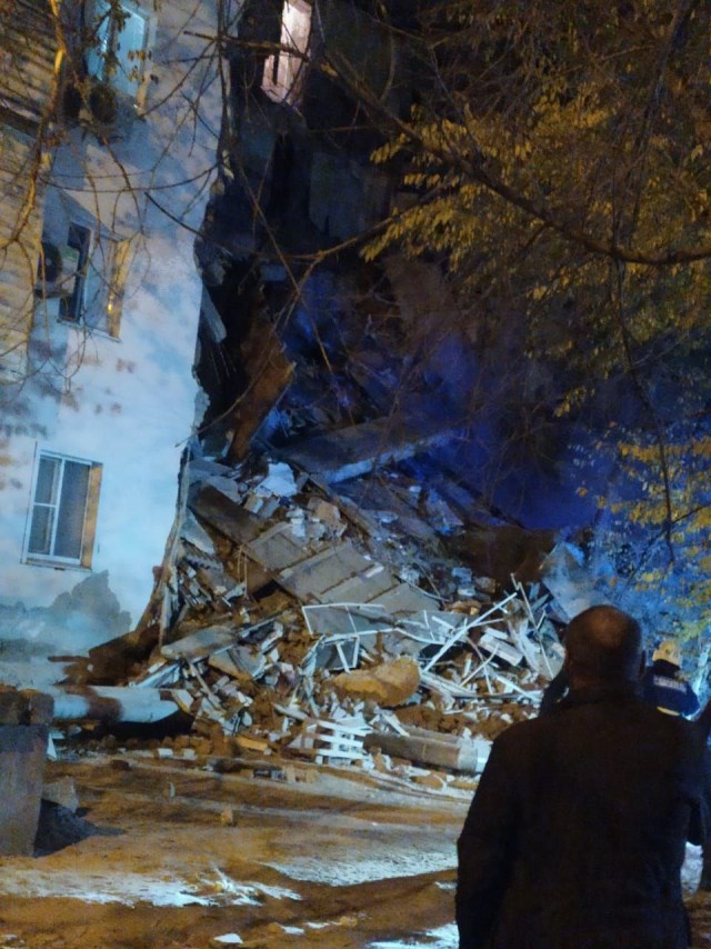 В Астрахани обрушилась часть пятиэтажного жилого дома