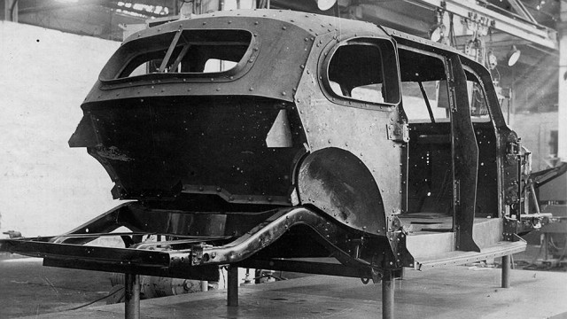 Роскошная крепость на колёсах: почему личный автомобиль Сталина считался неповторимым шедевром