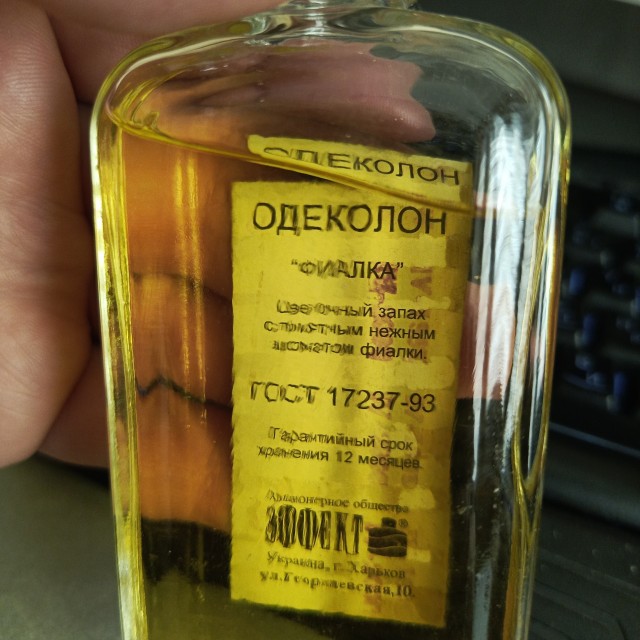 французский сомелье проводит дегустацию