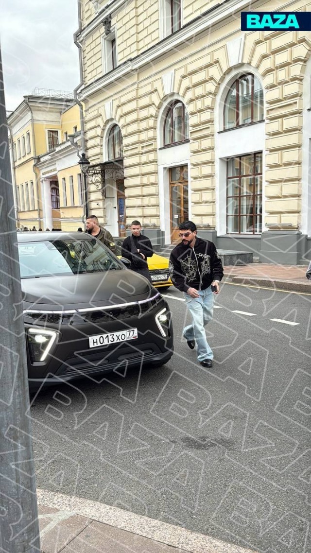 Тимати решил взорвать мозг общественнику Виталию Бородину, которого ранее послал на*уй