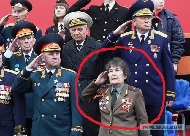 Блогер, который собирал деньги на квартиру 92-летней блокадницы в Петербурге, удалил все ролики с ней