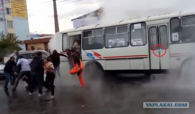 В Красноярске автобус с людьми заехал в кипяток
