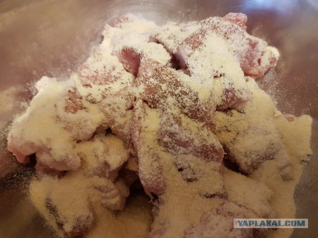 Вариация на грибную тему,лисички с мясом в сливках