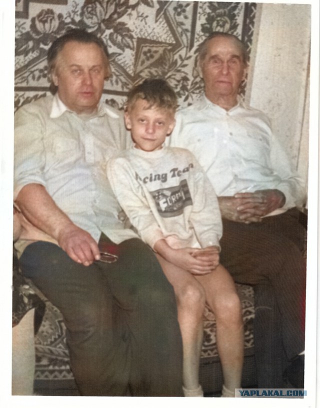 Нейросеть на хаялву раскрашивает фото к 9 мая