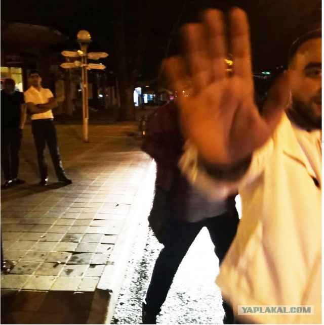 В Анапе избили 2 девушек