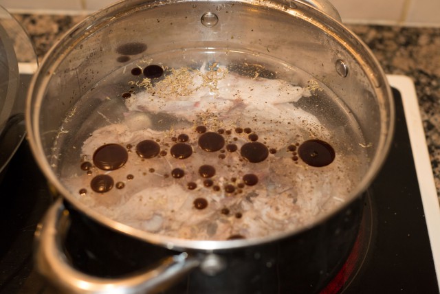 Куриная тушка (рулет) лишенная скелета (poulet désossé)  