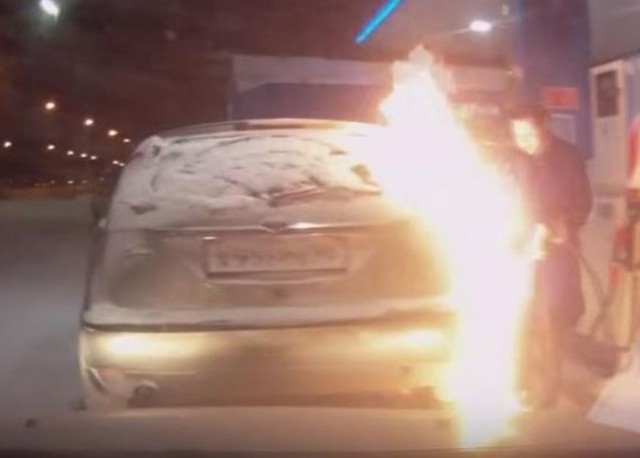 Автолюбитель хотел разогреть свое авто