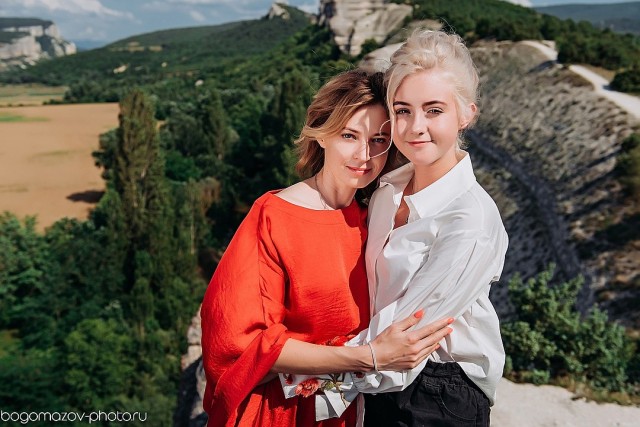 К поцелуям зовущие тёти