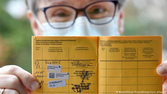 Великобритания отменяет вакцинные паспорта и маски
